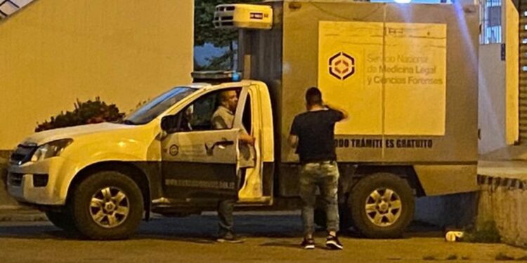 Extranjero que recibió disparo en altamar murió en el hospital