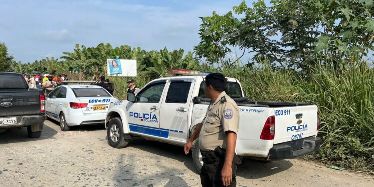 Cadáver embalado fue encontrado entre la maleza