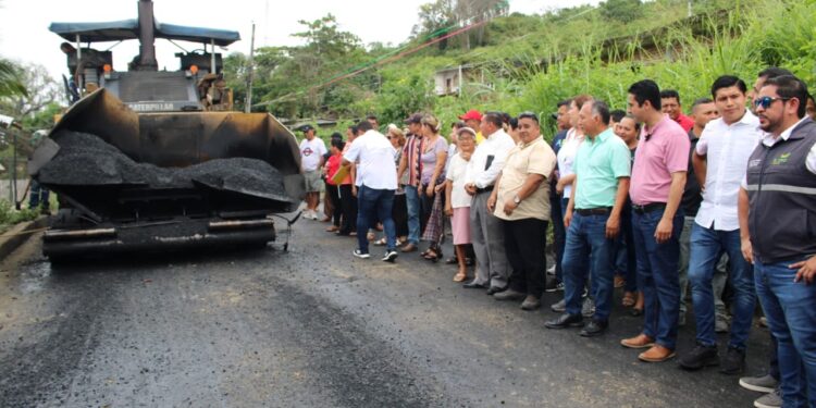 Prefectura asfalta 6.3 km de calles en el cantón Arenillas