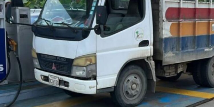 Sujetos armados asaltaron a un ciudadano en una gasolinera