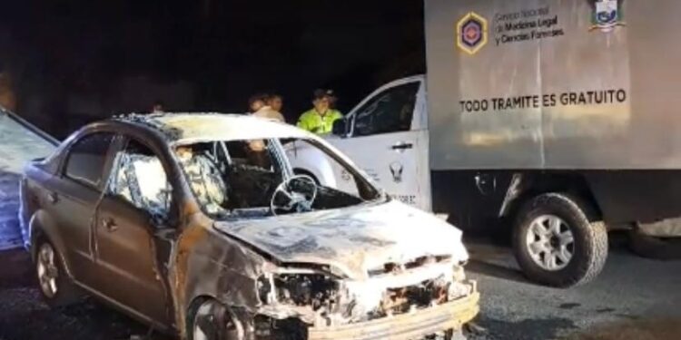 Un hombre muere incinerado dentro de un vehículo