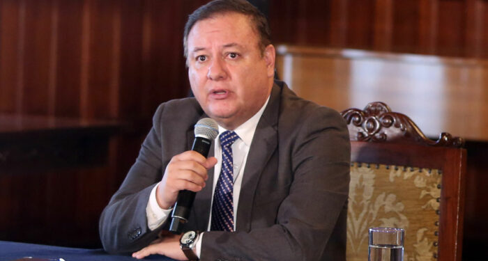 Ministro del Interior solicita reforma en reglamento de arrestos domiciliarios