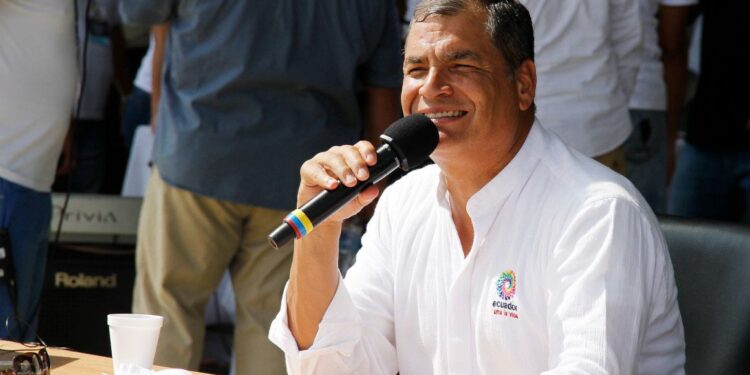 El expresidente Rafael Correa fue denunciado por homicidio