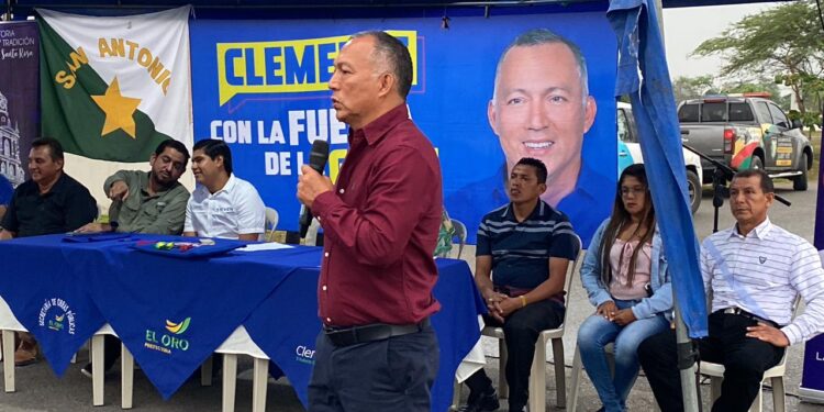 Alcalde Larry Vite y prefecto Clemente Bravo inauguran obra de mejoramiento y asfaltado vial en San Antonio