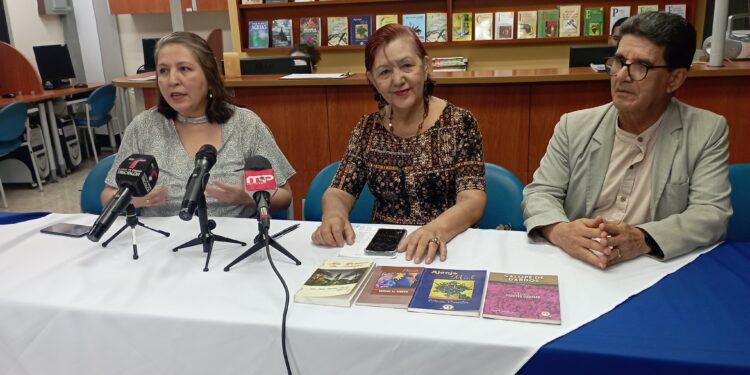 Escritores Orenses presentes en Feria del Libro Internacional en Guayaquil