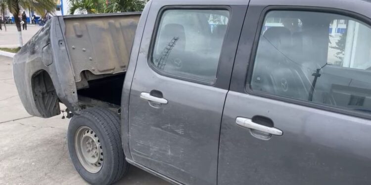 En doble fondo de una camioneta se transportaban 3.100 municiones de fusiles