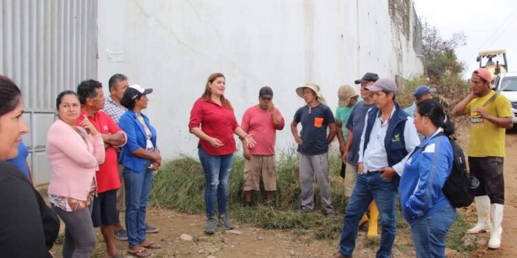 Prefectura mejora la conectividad vial en la zona rural de El Oro