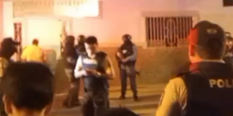 Lanzaron dos granadas contra una vivienda