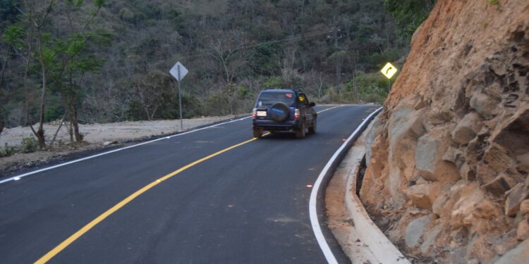 Prefectura inauguró vía a las Aguas Termales de Portovelo