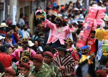 Latacunga rinde homenaje a su identidad con la celebración de la Mama Negra