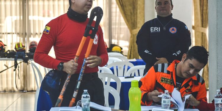 Bomberos de Machala se capacitaron en Guatemala