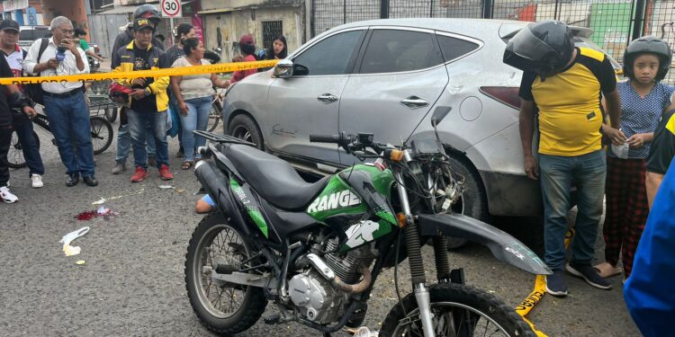Mujer atropellada por un agente de tránsito