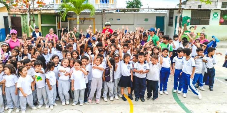 6350 estudiantes y docentes capacitados por Bomberos Machala