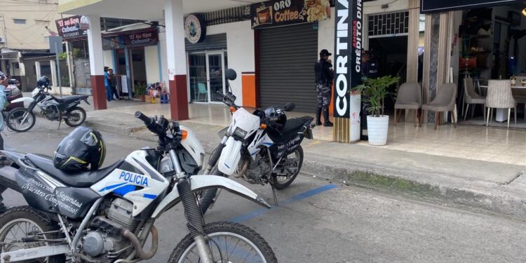Lanzaron un artefacto explosivo en una cafetería del centro de Machala