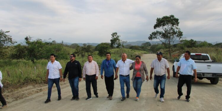 Prefectura de El Oro construye albarradas para enfrentar la sequía en el cordón fronterizo