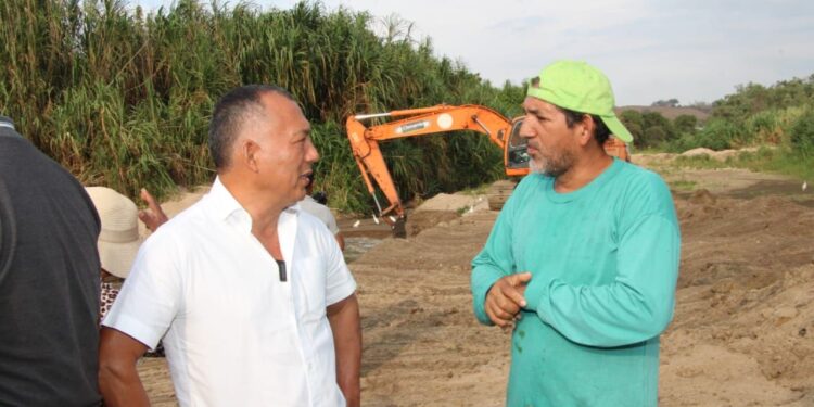 Prefectura de El Oro construye albarradas para enfrentar la sequía en el cordón fronterizo
