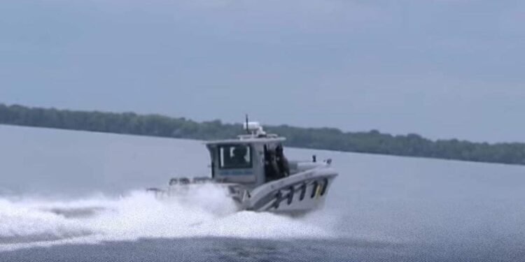 Oficial naval es asesinado a bordo de una lancha en el Golfo de Guayaquil