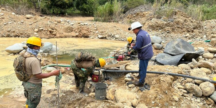 Ejército Ecuatoriano ejecutó operaciones militares de minería ilegal.