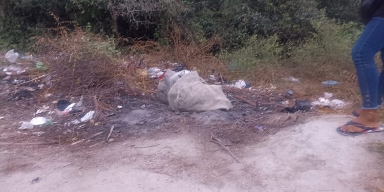 Hallan cadáver de un hombre dentro de un saco