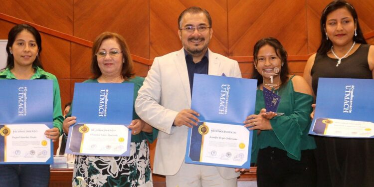 UTMACH reconoció la investigación científica de docentes y estudiantes