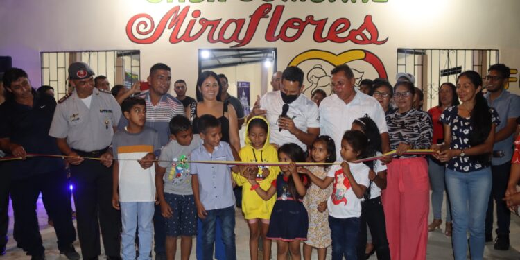 Alcalde Larry Vite entrega casa comunal en el sitio Miraflores de las Comunas Ribereñas