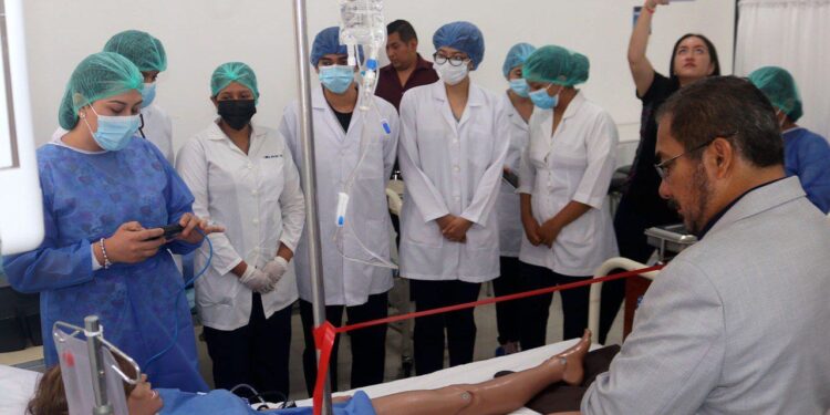 UTMACH entregó simuladores de parto a la carrera de Enfermería