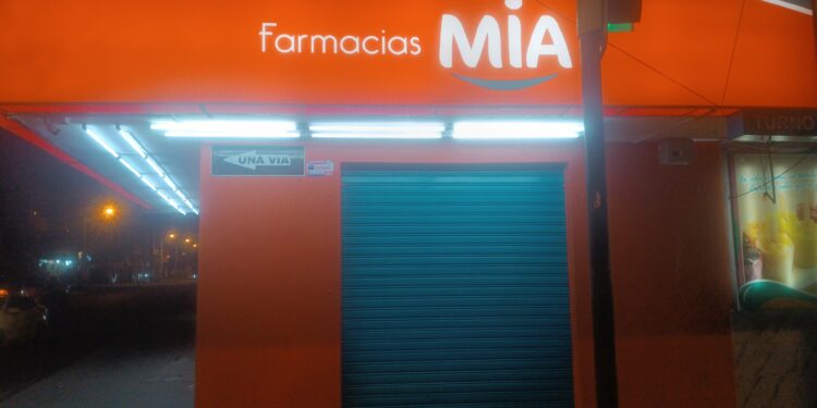 Robo a Farmacia Mia en Napoleón Mera y Pichincha en Machala