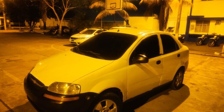 Recuperan vehículo robado en operativo policial en Parque Lineal