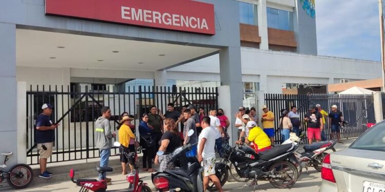 Policía herido al sufrir una caída