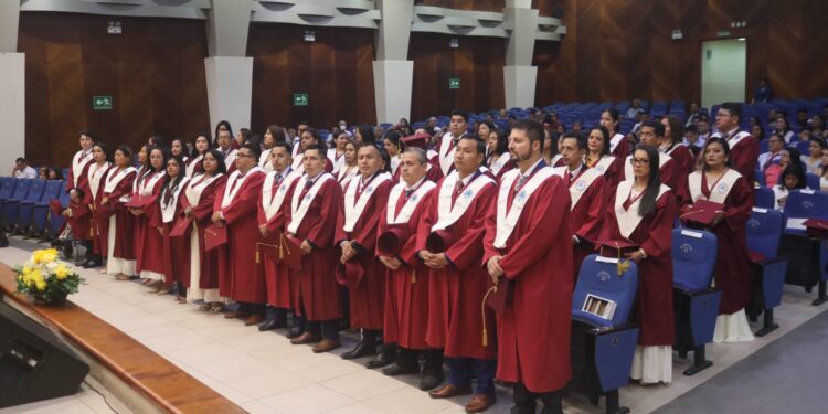 55 profesionales culminaron maestrías en la UTMACH