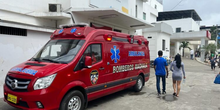 Sujetos en motocicleta lo interceptaron para atacarlo con un cuchillo