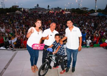 Prefectura de El Oro realizó agasajo navideño a los niños de la provincia