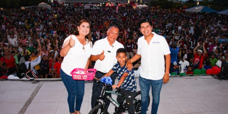 Prefectura de El Oro realizó agasajo navideño a los niños de la provincia