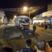 Un muerto y una herida al chocar una motocicleta contra un bus