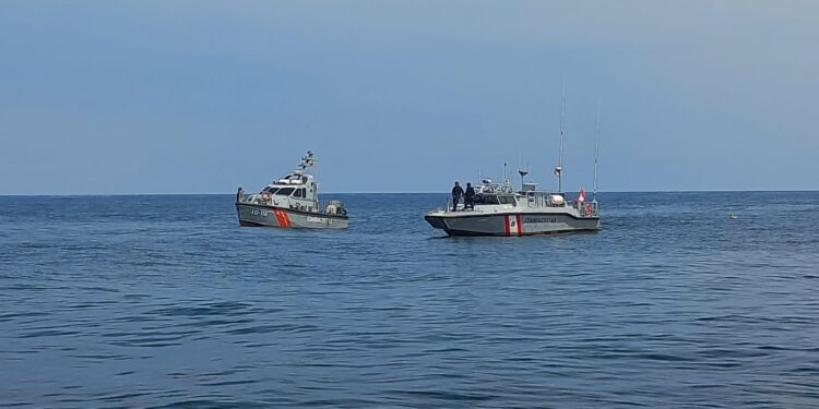 Armada del Ecuador y Marina de Guerra de Perú unen esfuerzos en patrullaje marítimo conjunto