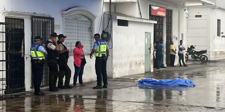 Hombre falleció en los exteriores del Hospital Teófilo Dávila de Machala