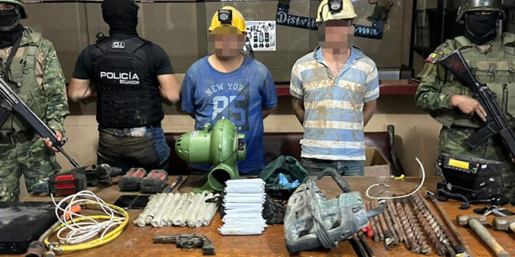 Con tacos de dinamita terroristas robaron en concesión minera