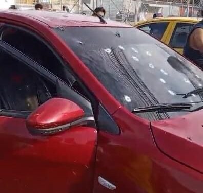 Emboscados y asesinados mientras se transportaban en un carro