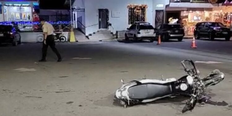 Guardia herido al enfrentarse a delincuentes en asalto a gasolinera