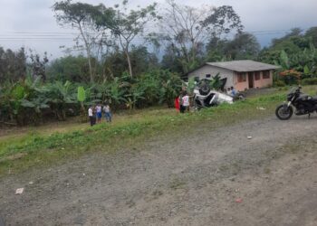 Heridos al volcar un carro en la vía El Guabo – Machala