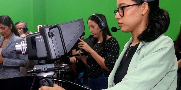 Carrera de Comunicación UTMACH organiza evento por el Día del Periodista Ecuatoriano