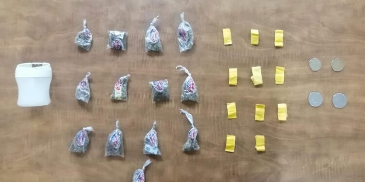 Expendedores fueron detenidos con 122 dosis de sustancias ilícitas