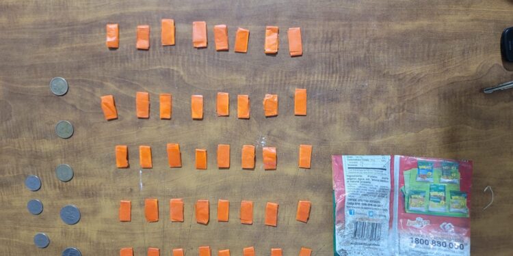 Expendedor detenido con 150 dosis de sustancias