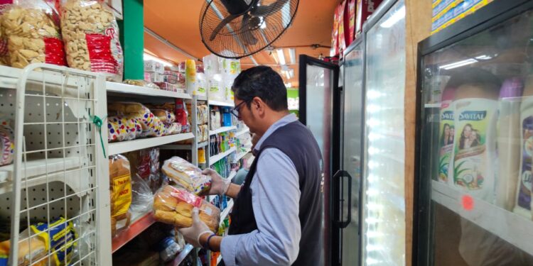 Clausuran comercializadoras de alimentos en salitre por irregularidades sanitarias