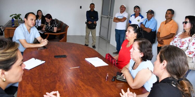Gobernador Blacio escuchó requerimientos de organizaciones del Seguro Social Campesino