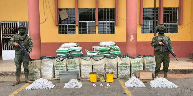 Operación militar en Zaruma decomisa gran cantidad de material explosivo
