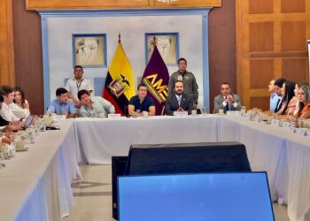Condonación de multas e intereses por retraso en el pago del IEES a funcionarios municipales, se logró en encuentro con el Presidente de la República