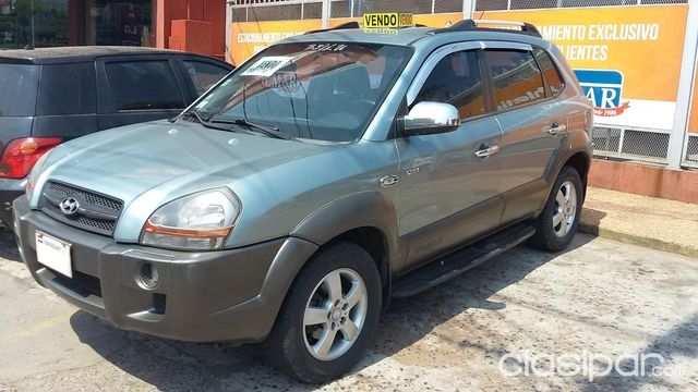 Roban vehículo en los exteriores del Coliseo Walter Sacco en Machala