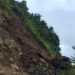 Vía Alóag-Santo Domingo bloqueada por caída de rocas en Km 83