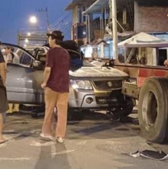 Un herido al chocar un carro contra una plataforma